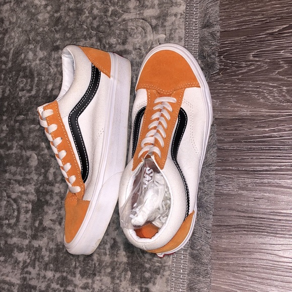 Vans - Picture 2 of 4